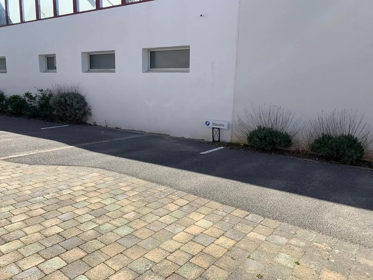 Blanche, T2 Proche Plage De Morgat Crozon 0*,  France